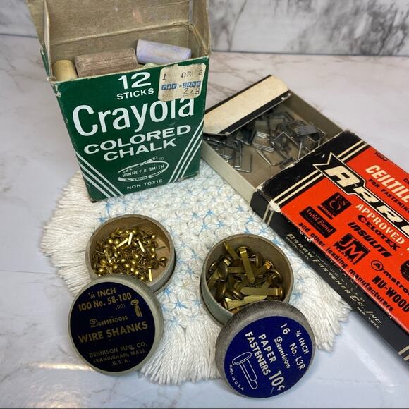 Vintage Household Items in their Original Containers (4pc) - Picture 2 of 2